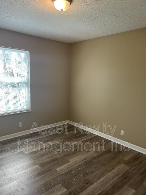 Building Photo - 2817 Colt Dr NE
