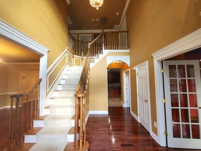 Building Photo - Beautiful, large home with finished baseme...
