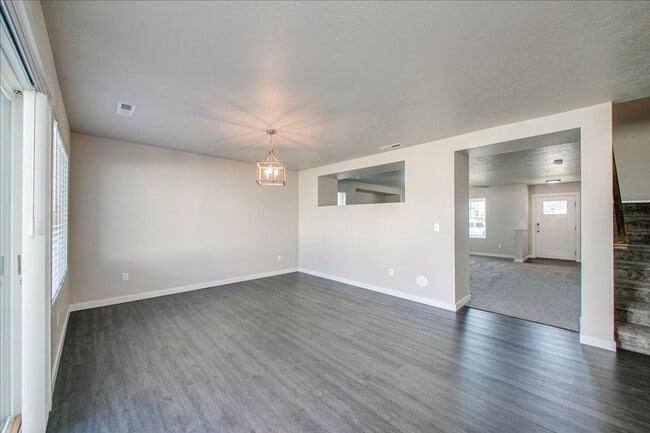 Building Photo - Two Story, Spacious Star Home!