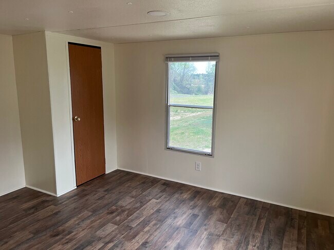 Building Photo - LMP-3