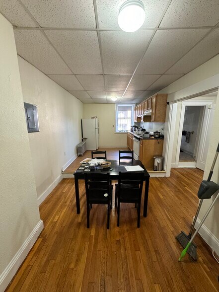 Primary Photo - 117 Chiswick Rd