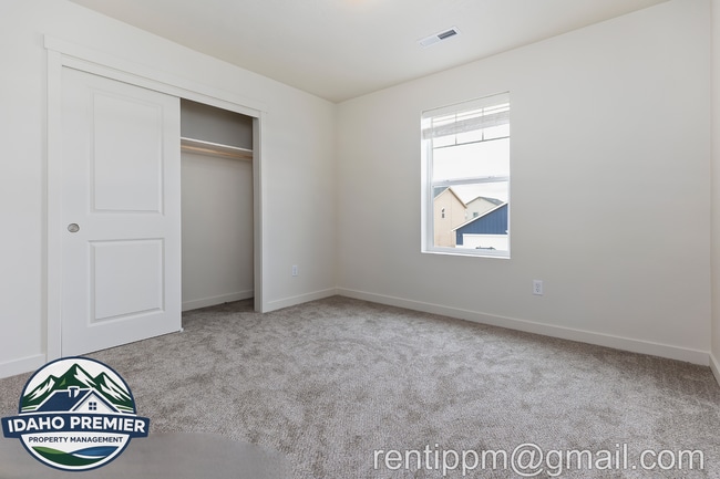 Building Photo - 7642 E Lightfoot St