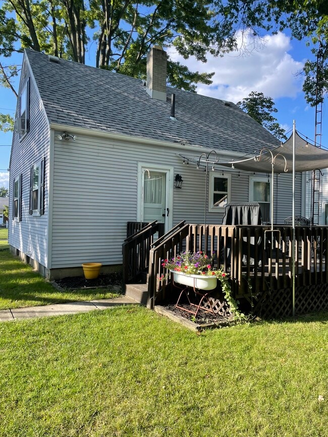 Building Photo - 121 S Masters Ct