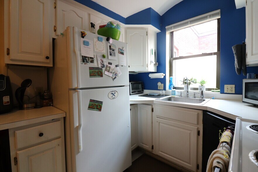 Building Photo - 1090 Beacon St