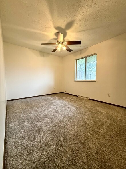 Building Photo - 6249 Amanda Dr