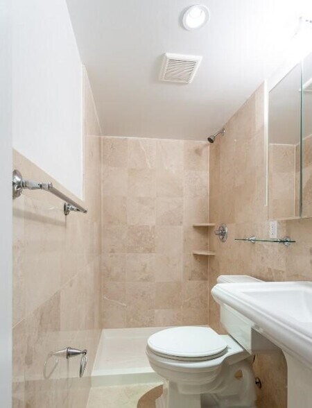 Building Photo - 153 Rivington St