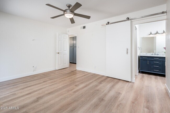 Building Photo - 6430 N 77th Way