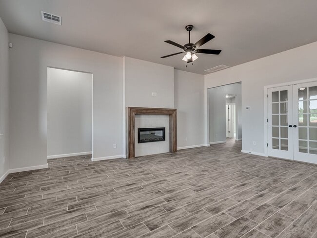 Building Photo - Newer Home available Mid-August 2026- Mustang Park- Storm Shelter