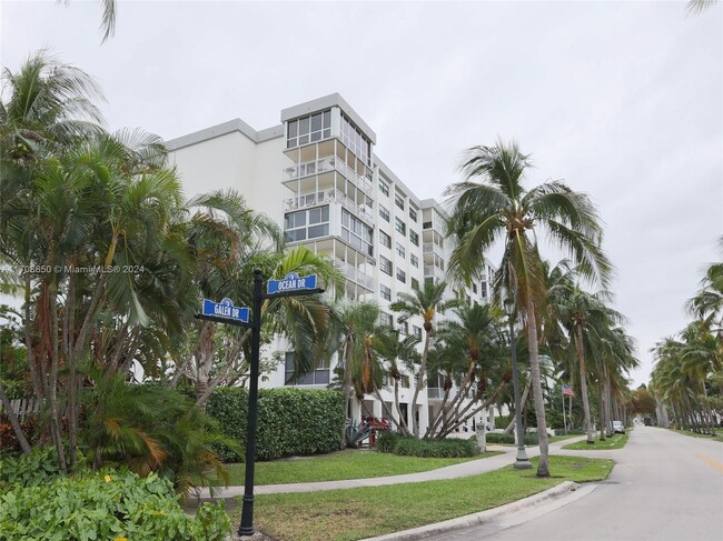 Building Photo - 550 Ocean Dr