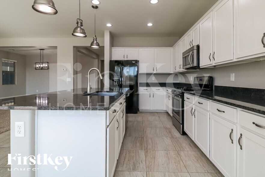 Building Photo - 19621 W Grant St