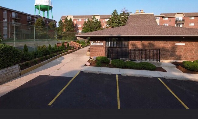 Building Photo - 2300 Beau Monde Ln
