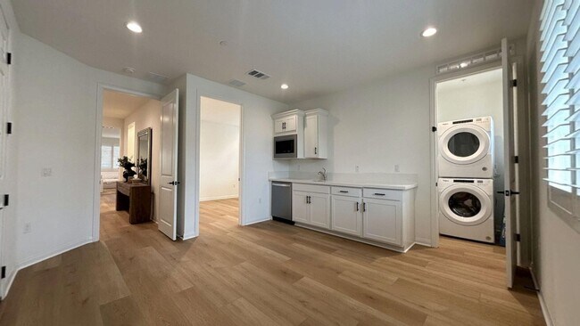 Building Photo - 25059 Sand Wedge Dr