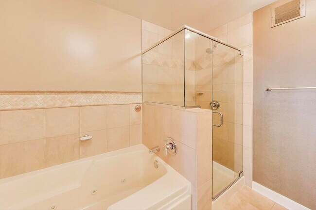 Building Photo - 420 E Waterside Dr