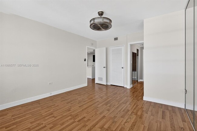 Building Photo - 3111 N Ocean Dr