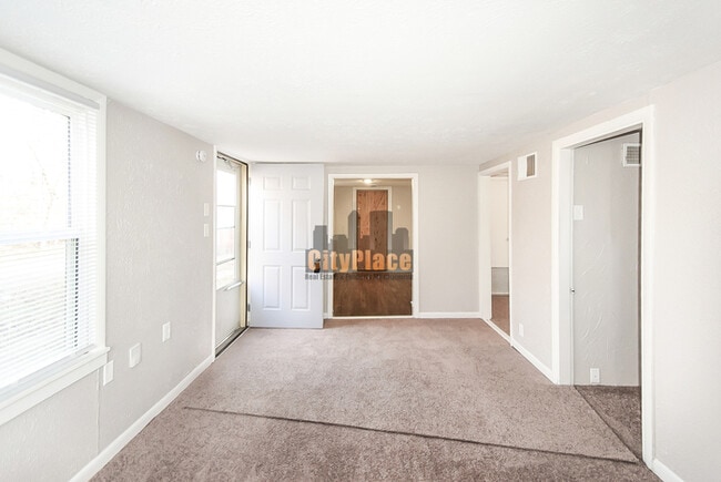 Building Photo - 2633 S Randolph St