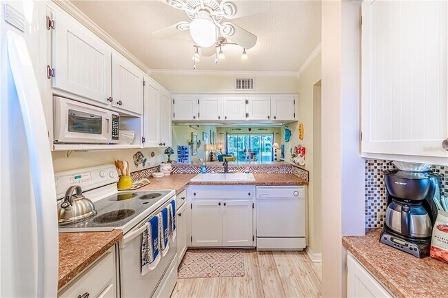 Building Photo - 400 Cerromar Cir N