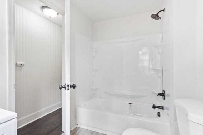 Building Photo - Bright 2 Bedroom, 1.5 Bath Home in Allison Hill!