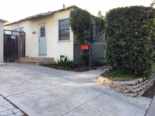 Building Photo - 2325 10th St.