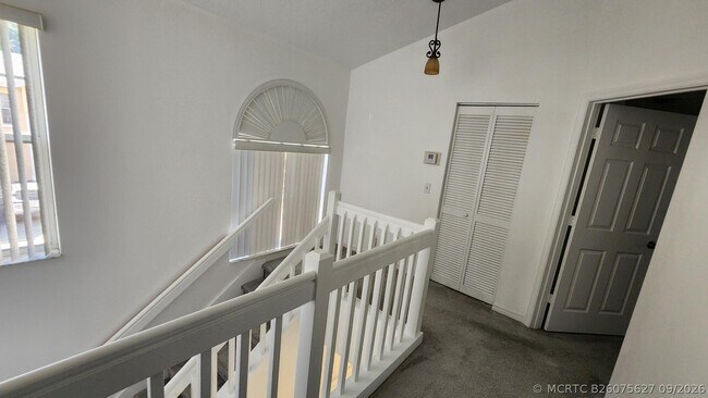 Building Photo - 271 Live Oak Ln