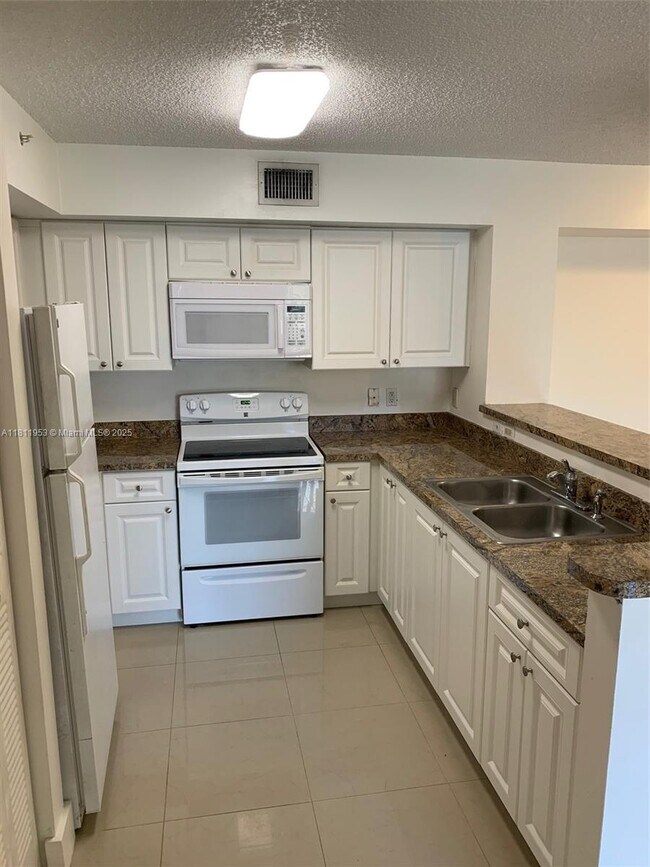 Primary Photo - 5825 W 25th Ct