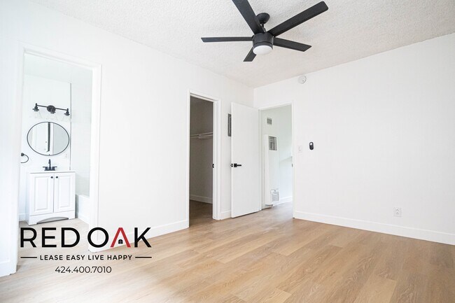 Building Photo - Spacious, Bright, and Completely Remodeled...