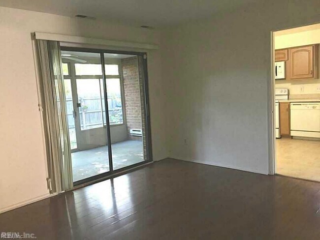 Building Photo - 800 St Denis Ct