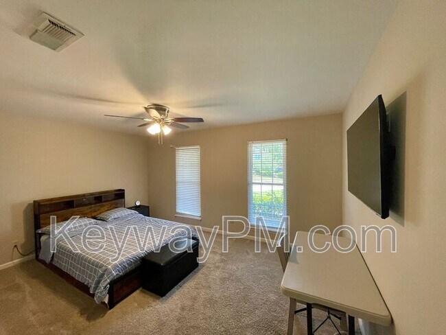 Building Photo - 547 Pheasant Run Dr