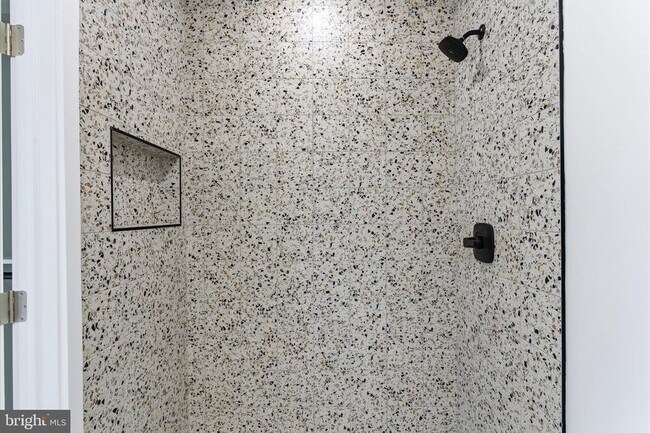 Building Photo - 2724 E Somerset St