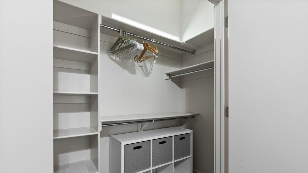 Building Photo - 719 N Oakland Ave