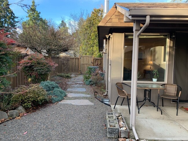Building Photo - 2-Bedroom 2-Bathroom duplex in Harlow neig...