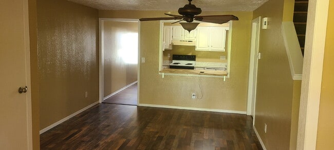 Building Photo - 2 Bed / 1.5 Bath Townhome with Garage, Located near Downtown Elizabeth!