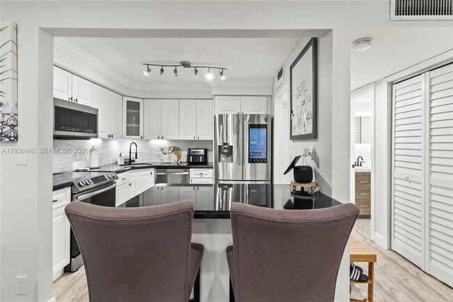 Building Photo - 9001 Jacaranda Ln