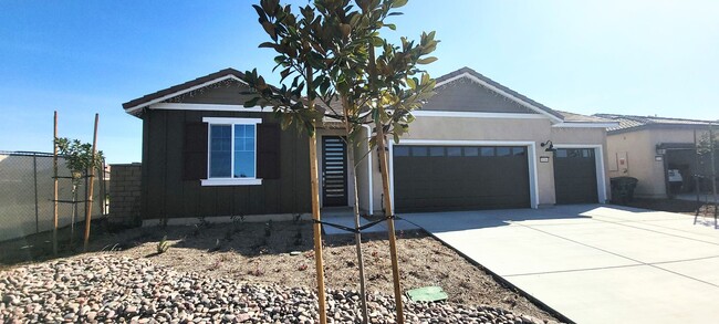 Building Photo - Gorgeous New Lennar Home - Lots of Upgrade...