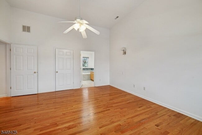 Building Photo - 17 Grove St