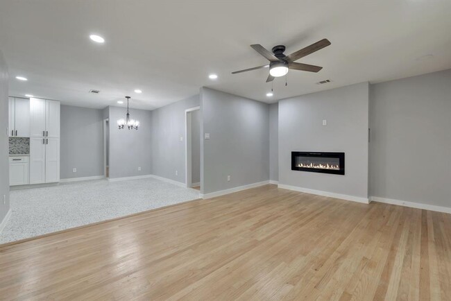 Building Photo - 4946 Lamonte Ln