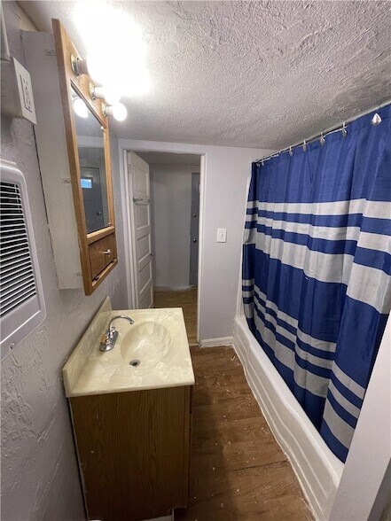 Building Photo - 456 Woodlane Ave