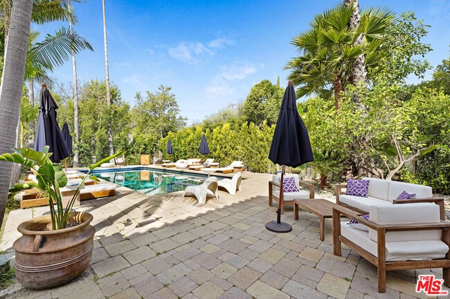 Building Photo - 9451 Sunset Blvd