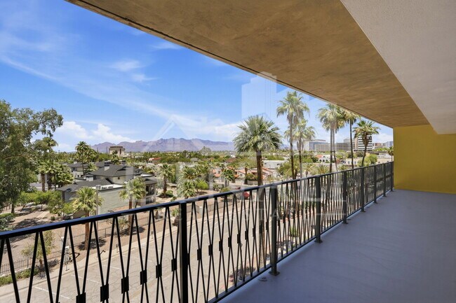 Building Photo - 425 W Paseo Redondo