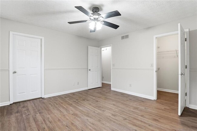 Building Photo - 181 N Springs Dr