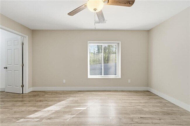 Building Photo - 1735 Carter Cir