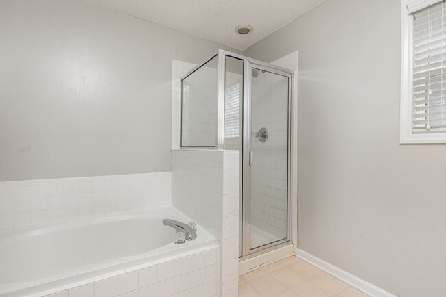 Building Photo - 3 Bedroom 2 Bathroom Home in Walden Creek