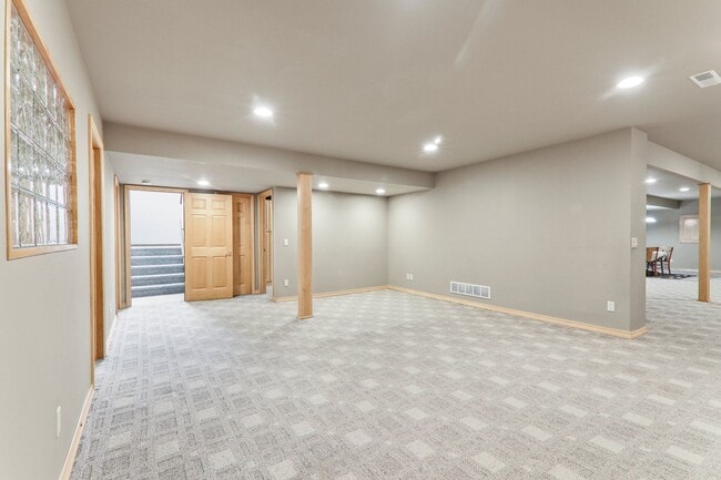 Building Photo - 9621 Shadow Wood Dr