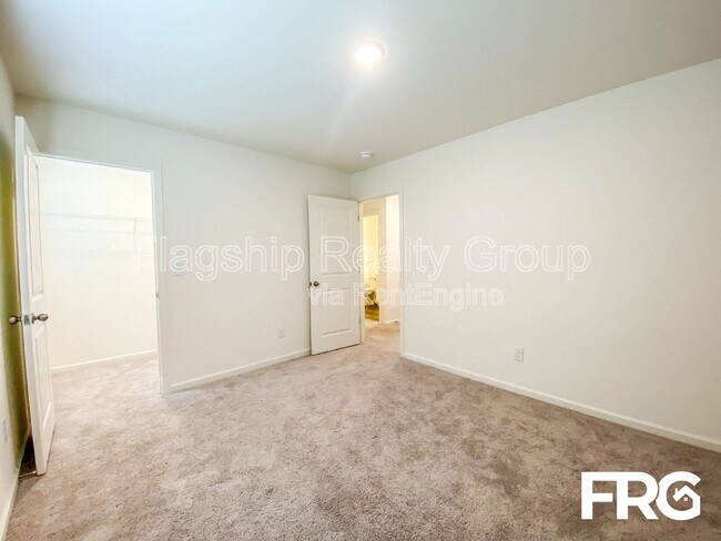 Building Photo - 300 Kenison Way