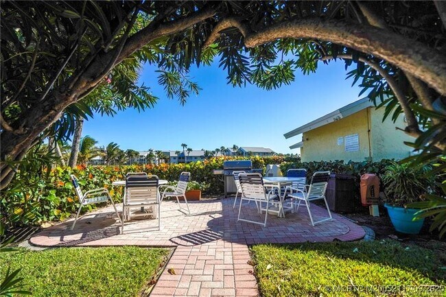 Building Photo - 5596 NE Gulfstream Way