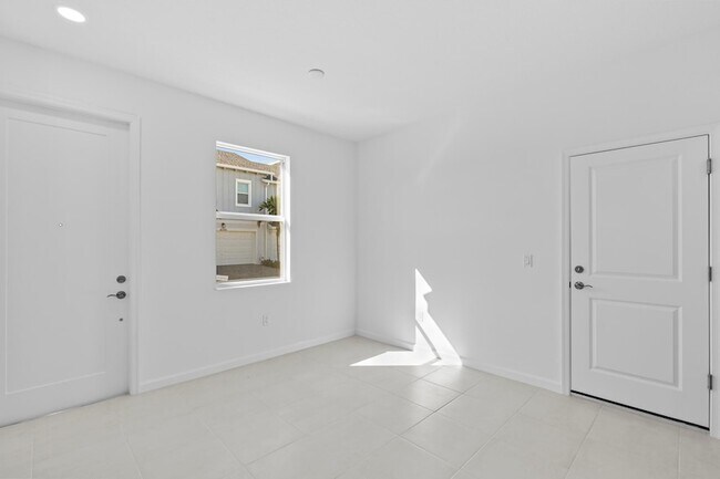 Building Photo - 4404 Longwood Lk Sq