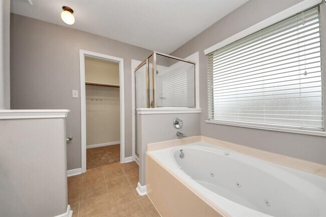 Building Photo - 7447 Oakwood Canyon Dr