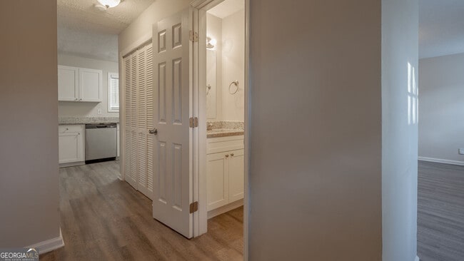 Building Photo - 6218 Creekford Ln