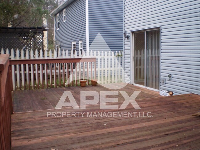 Building Photo - 3 Bed/ 2.5 Ba home w/Hardwood floors, Fire...