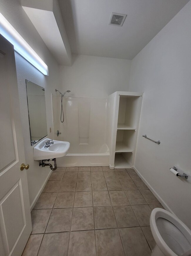 Building Photo - Beautifully Upgraded 2 Story Home in Downt...