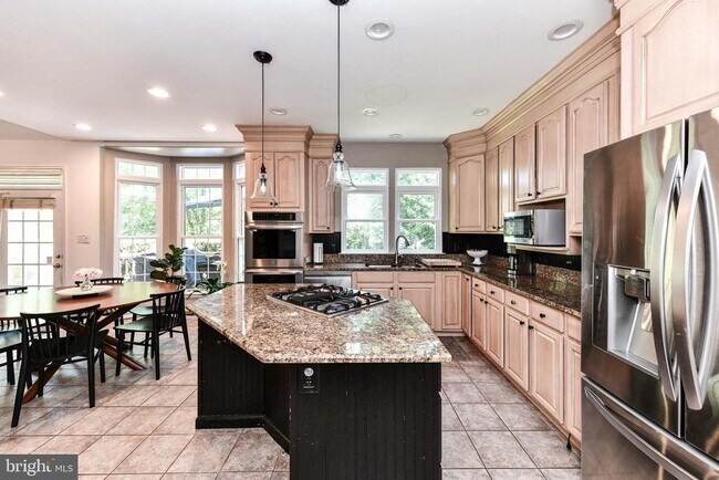 Building Photo - 641 Meade Dr SW